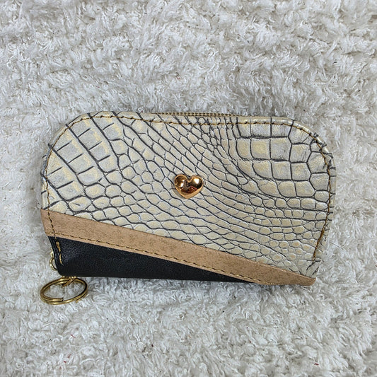 Cream & Blue Colorblock Mini Bifold Zip-Around Leather Wallet with Heart Hardware — León, Mexico
