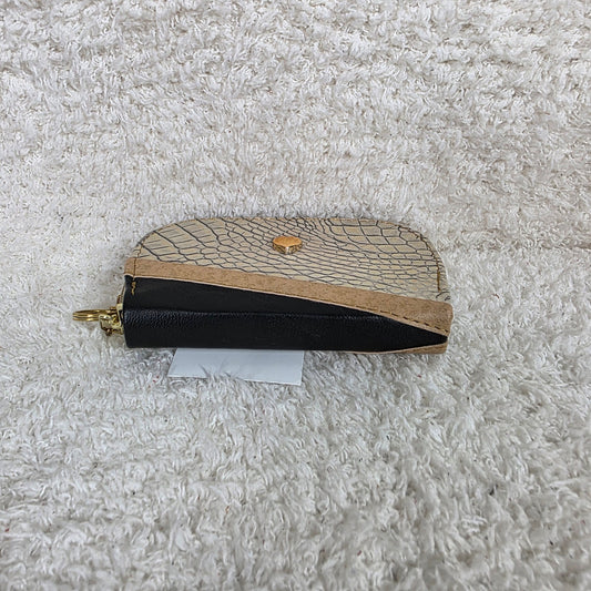 Cream & Blue Colorblock Mini Bifold Zip-Around Wallet with Heart Hardware