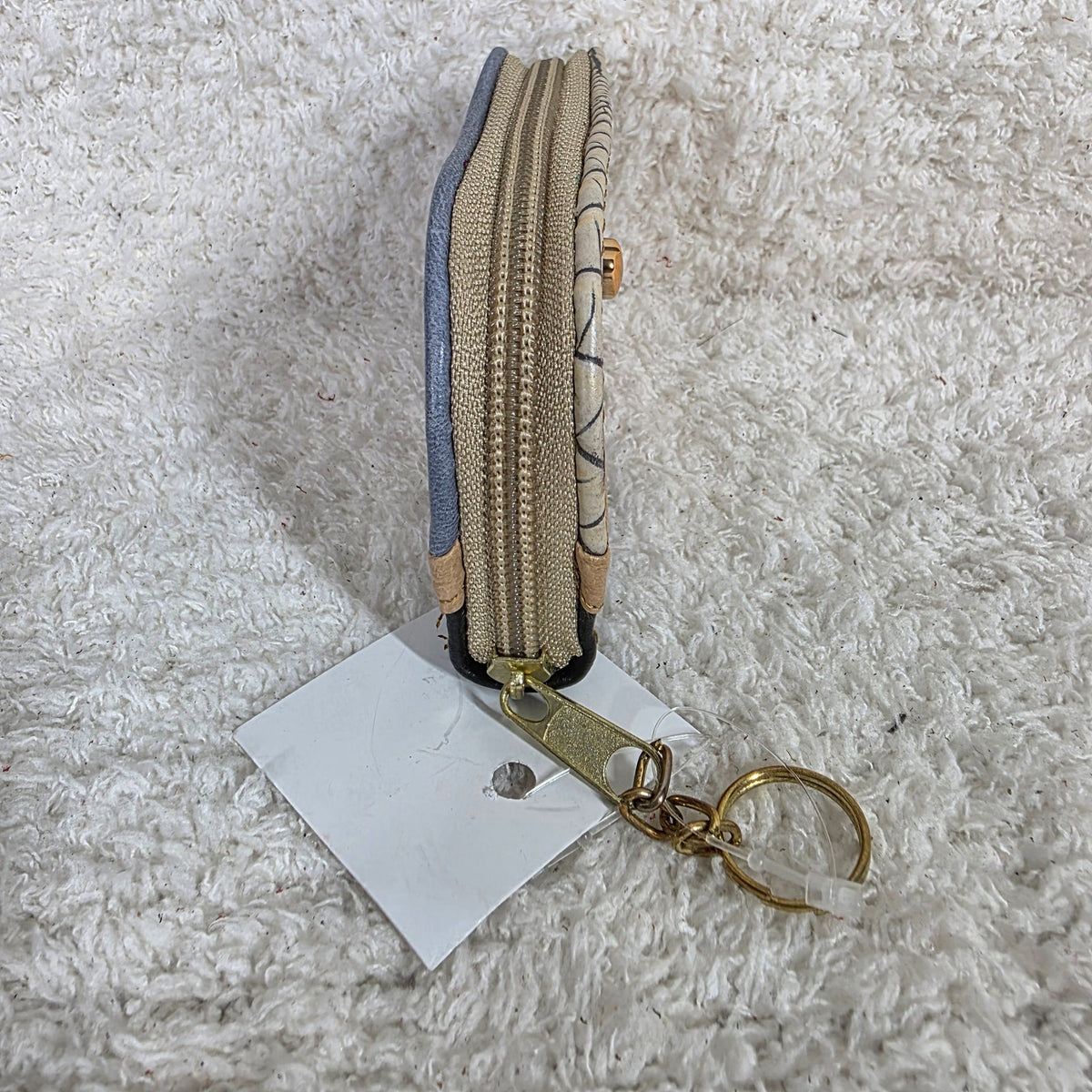 Cream & Blue Colorblock Mini Bifold Zip-Around Wallet with Heart Hardware