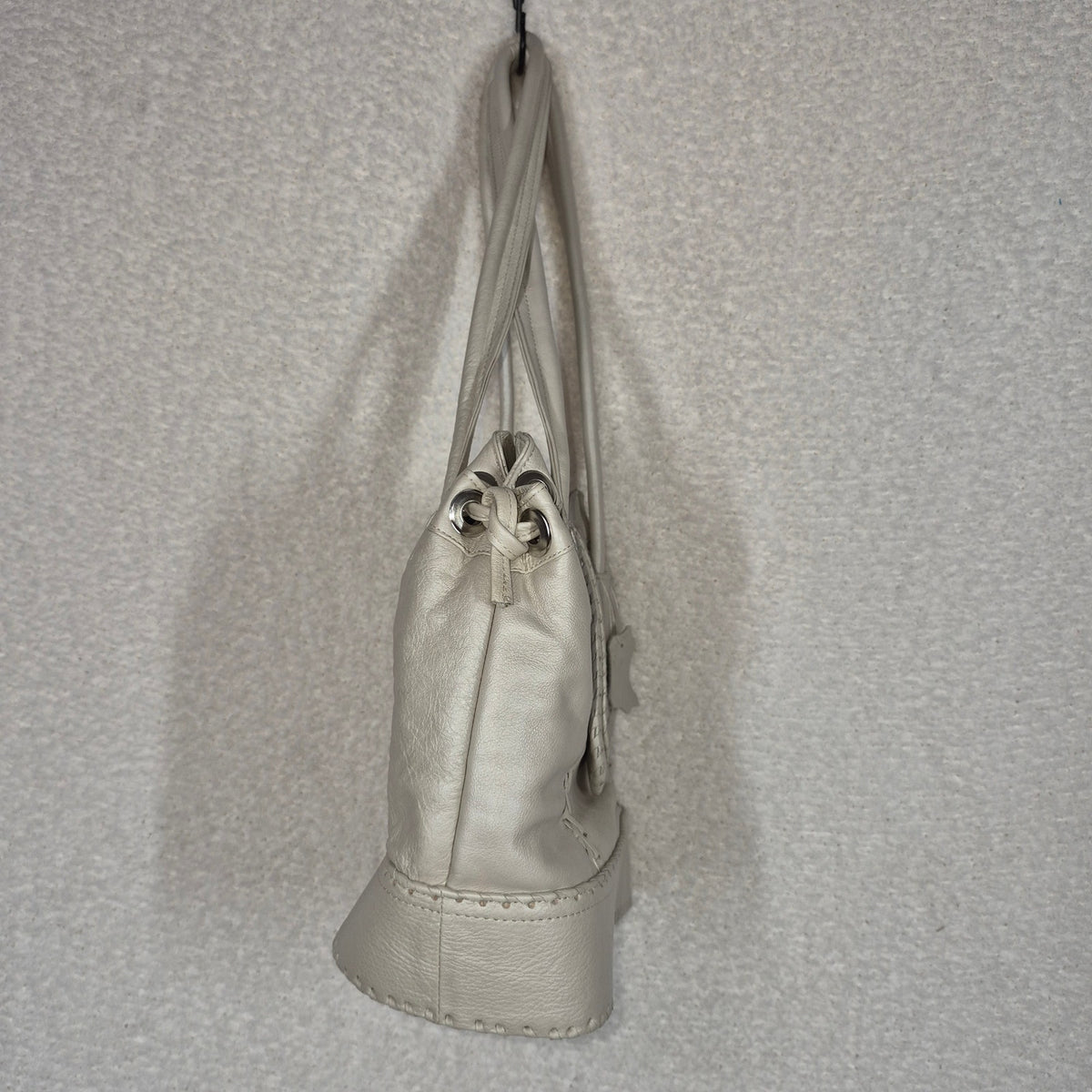 Handcrafted Mexican Pearl White Calfskin Leather Handbag with Whipstitch Detail